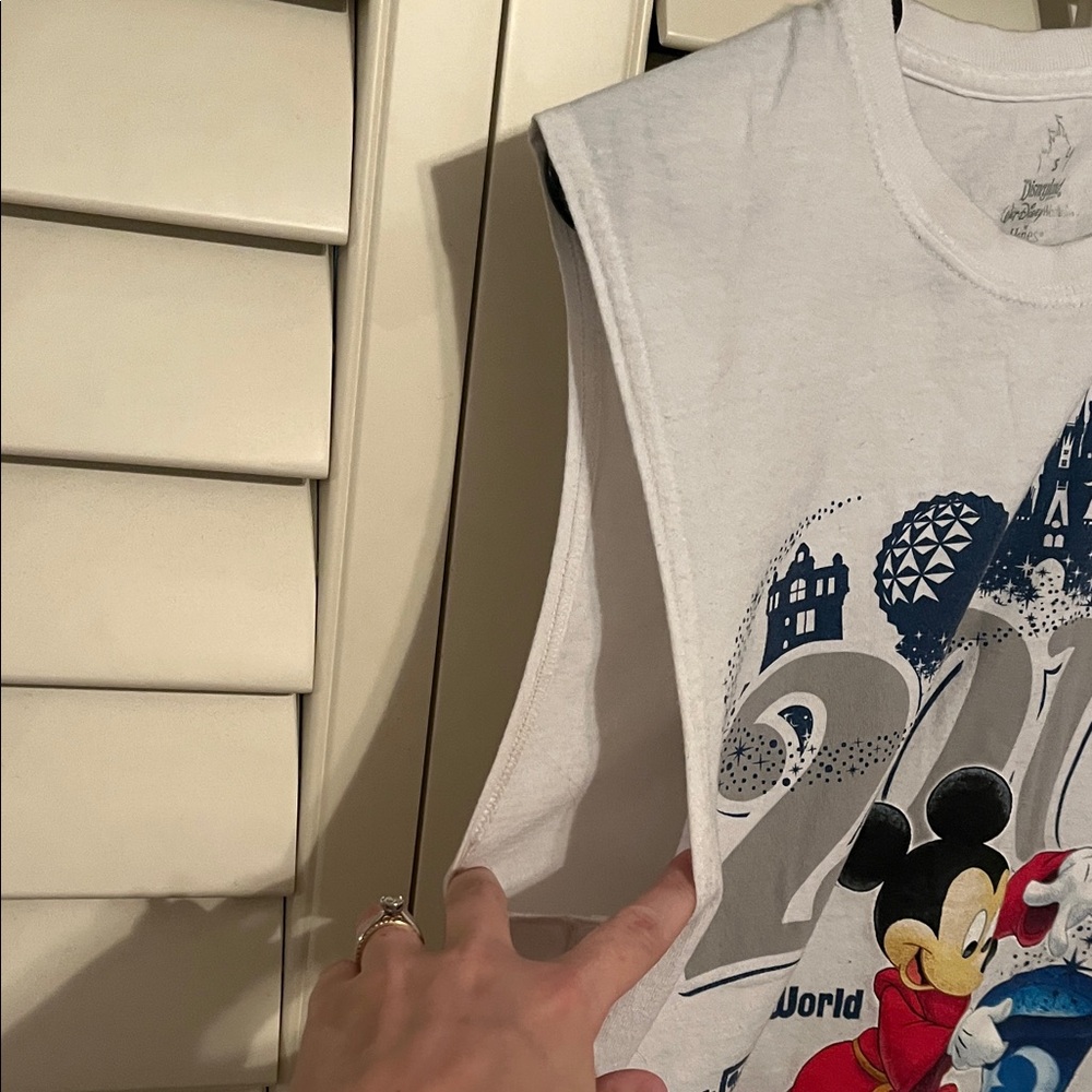 4/$25 SALE Disney White Muscle Tank Top 2017 Mickey Graphic Disney World Small - Picture 4 of 7
